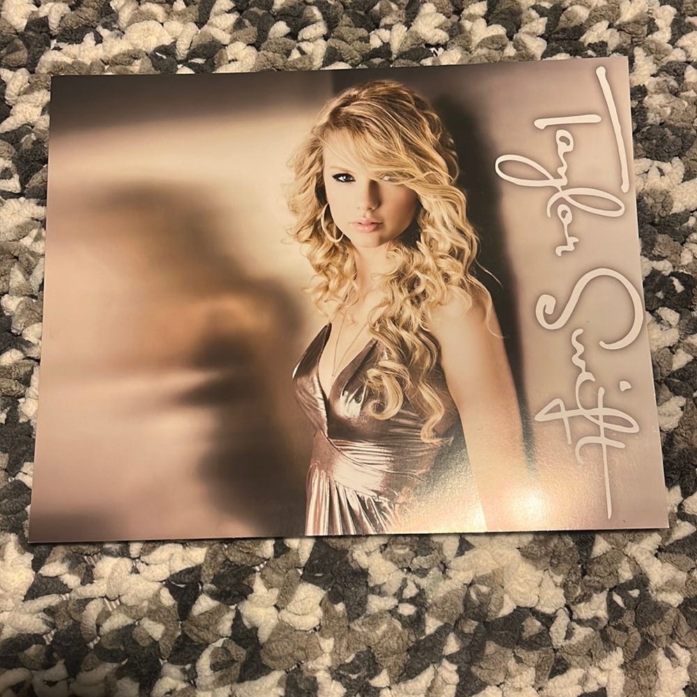 Taylor Swift Fearless Photo